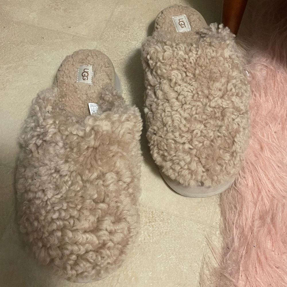 UGG Curly Platform Slippers